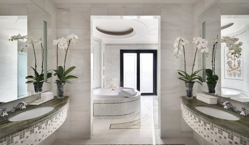 Palazzo Versace Dubai - Signature Suite Washroom